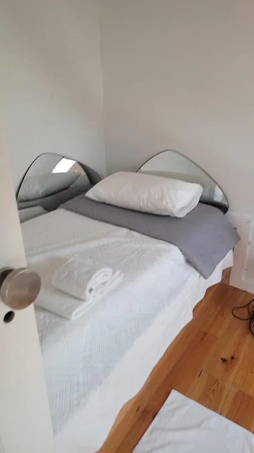 Litle Tiny Room In The Attic Lizbona Apartament